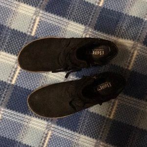 Born Tarkiln Black Distressed Women’s Short Boots Sz 8